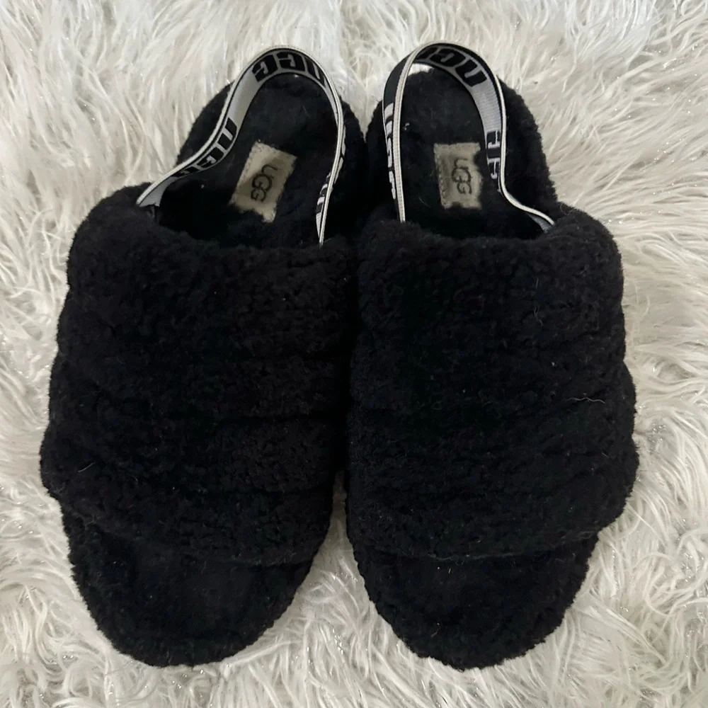 UGG Black Fluffy Footwear Sz 7 cozy